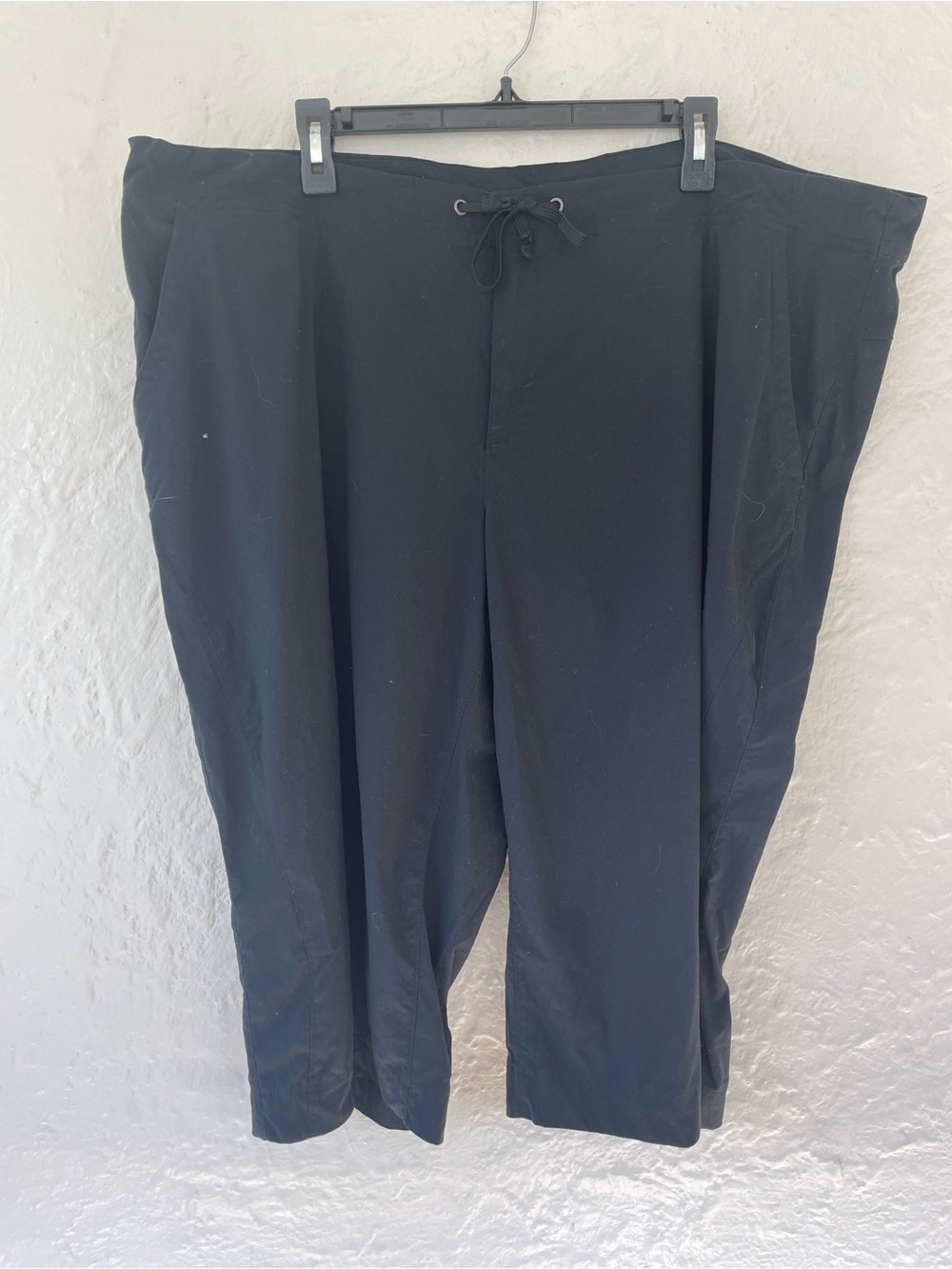 Columbia plus size black lightweight wide leg capri pants drawstring waist; 24